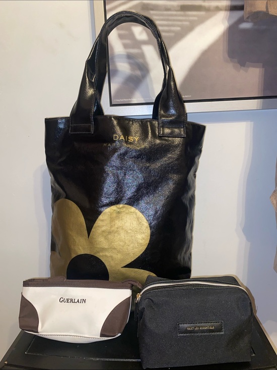 Marc Jacobs Handbags - Marc Jacobs Daisy Tote Bag & Want Les Essentiels / Guerlain Accessory bags Lot